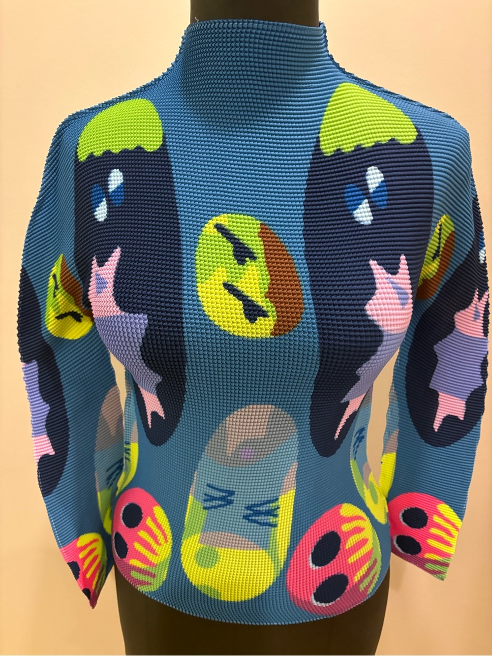 Brand new Japanese designer artist collab in 3D pleated top